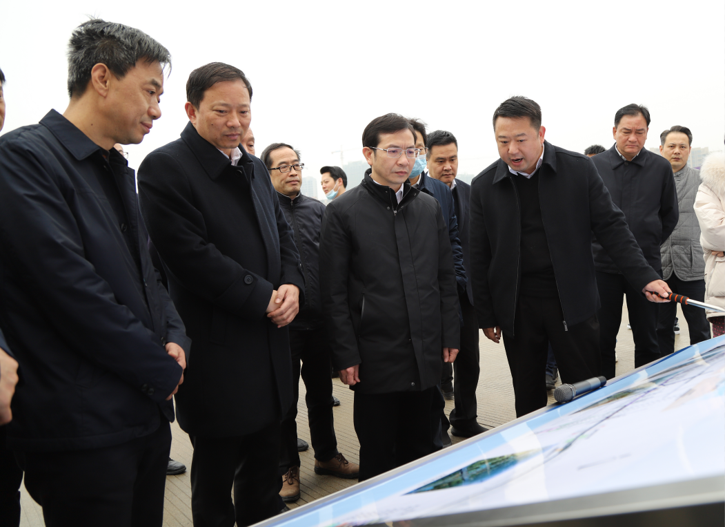 市委副書(shū)記、市長(cháng)黃喜忠一行視察九洲高架東延工程